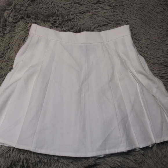 white tennis skirt - Picture 3 of 4